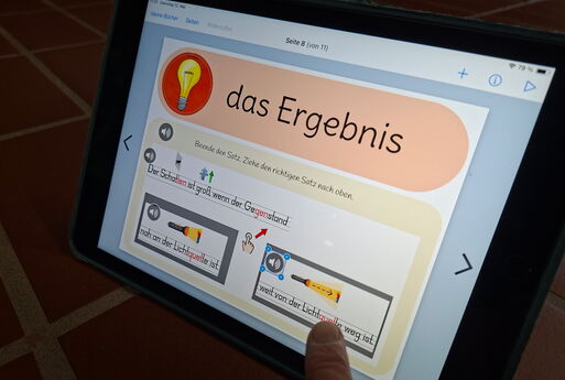 Auf einem iPad ist Bild mit einem Ergebnis von einem Experiment über Licht und Schatten zu sehen