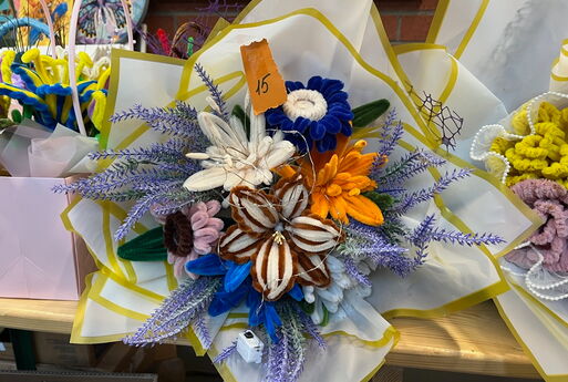 Selbstgebastelter Blumenstrauß aus Stoff