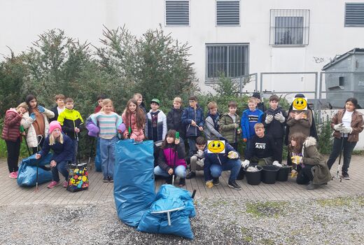 Gruppenbild aller Müllsammlerinnen der Luise Schule