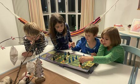 Kinder spielen