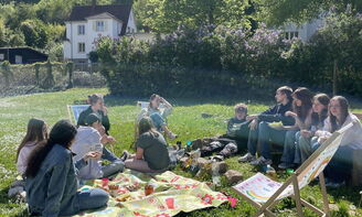 Mittagspause im Schulgarten