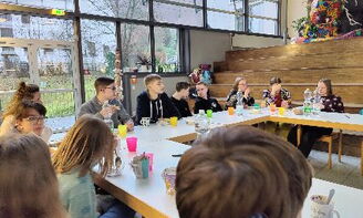 Gemeinsames Frühstück in der Internatsaula