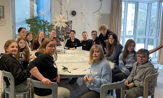 Gruppenfoto am Tisch